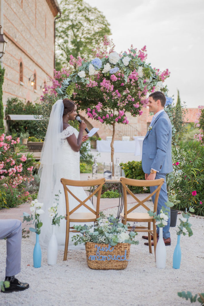 Se dire oui ! Mariage By Maj, wedding planner et wedding designer à Perpinan et dans le 66 pour la cérémonie Laïque d'un mariage en extérieur sur le thème champêtre et pastel